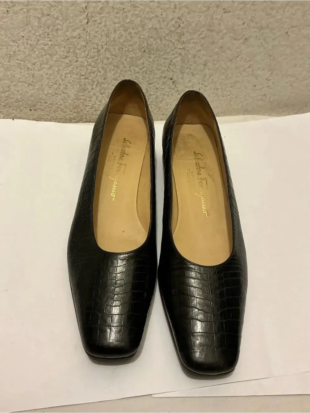 Salvatore Ferragamo Women's dark brown Croc-Embossed Leather Flats 10AA